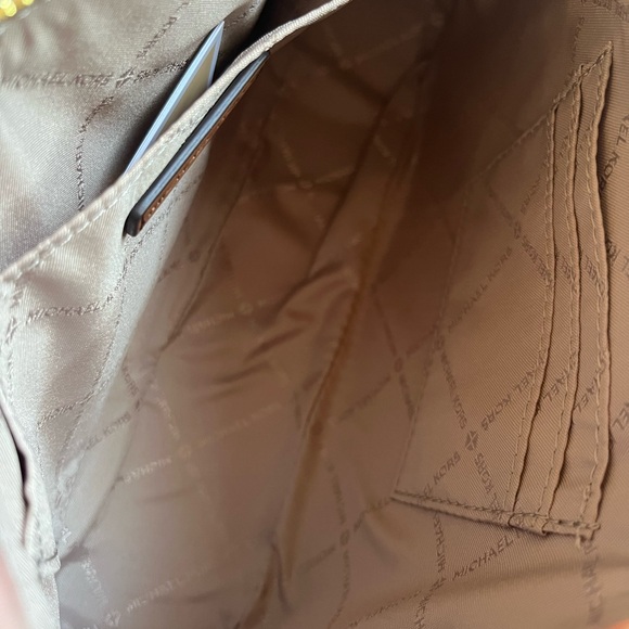 Michael Kors Vanilla Crossbody with Tech Attachment - Picture 6 of 7